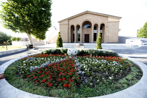 Մայրաքաղաքի փողոցներ է տեղափոխվել ու տնկվել արդեն շուրջ 1,5 միլիոն ծաղիկ