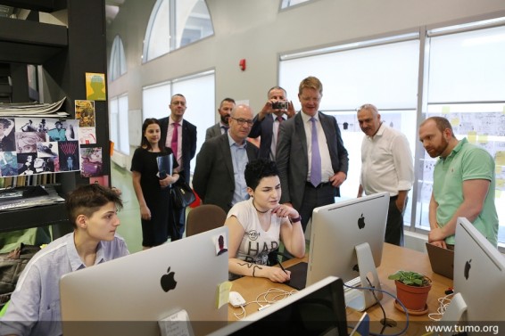 Թումո Երևանում հյուրընկալվեց Լոուրենս Մերեդիթը