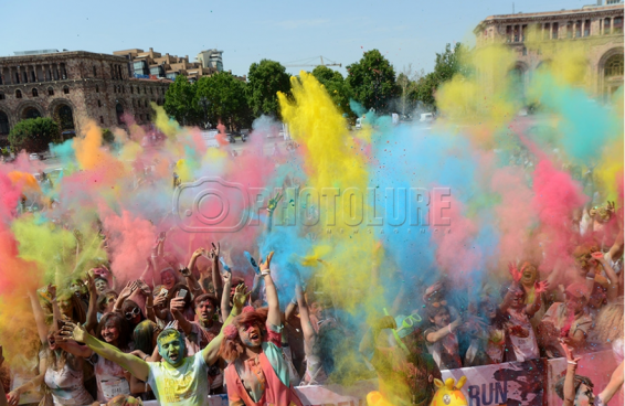 Video. Երևանում անցկացվել է ամենամյա «Գունազարդ վազք» վազքարշավը