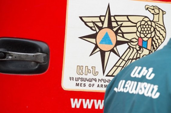 Երևան-Սևան ավտոճանապարհին ավտոմեքենան դուրս է եկել երթևեկելի հատվածից, հարվածել ծառին և կողաշրջվել. ԱԻՆ