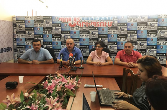 Հարձակման եկած փաստաբանները հովանավորվում են պալատի կողմից, այլապես մեկ վայրկյան իրենց պաշտոններում չէին մնա. Երվանդ Վարոսյան