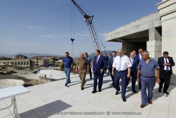 Ստեփանակերտում Երևանի քաղաքապետարանի աջակցությամբ շարունակվում է «Ազատամարտիկների այգու» կառուցումը