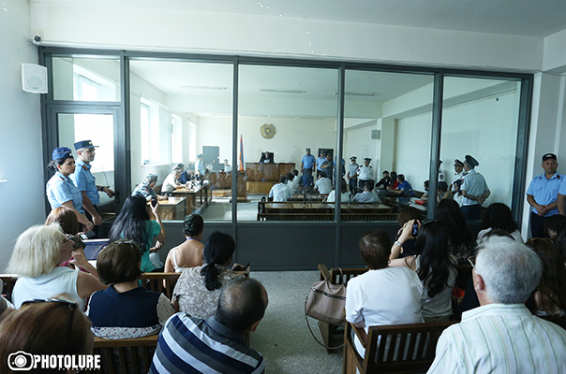 ՊՊԾ-ն գրավելու մեջ մեղադրվողների 15-ը 10 ժամով հեռացվեցին դատական նիստերի դահլիճից