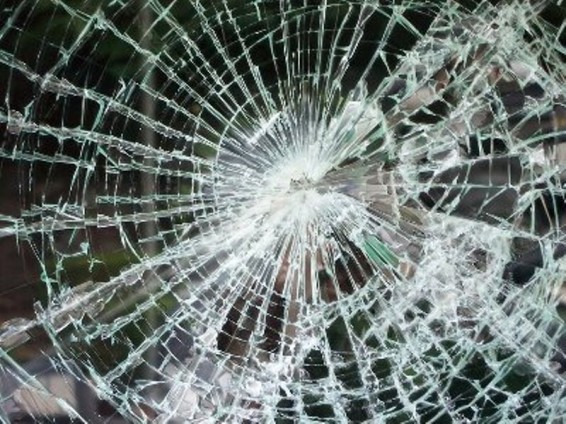 Երևան-Գյումրի ավտոճանապարհին մեքենան բախվել է բետոնե արգելապատնեշին․ ուղեւորը հոսպիտալացվել է