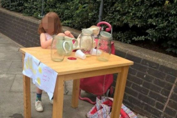 Լոնդոնում հնգամյա աղջկան տուգանք է գրվել փողոցում լիմոնադ վաճառելու համար