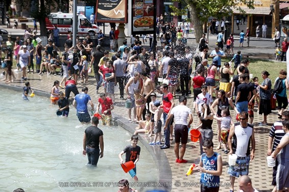 Video.   Վարդավառի տոնը՝ Երևանում