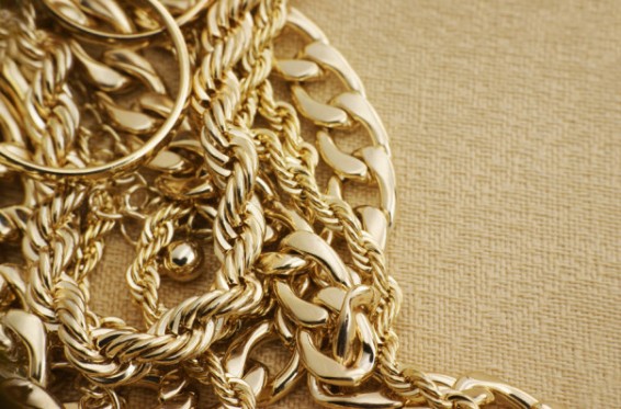 Ոստիկանը Բագրատաշենի մաքսակետով Հայաստան է տեղափոխել Թուրքիայի քաղաքացու 2,7 կգ ոսկյա զարդերը՝ 46 մլն դրամ արժողությամբ. ՀՔԾ