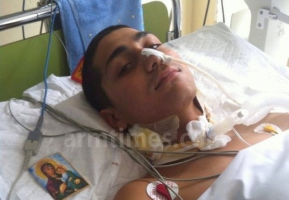 Վիրավոր զինծառայող Ռուբենին մահճակալով մի քանի ժամով տուն են տարել` կարոտն առնելու