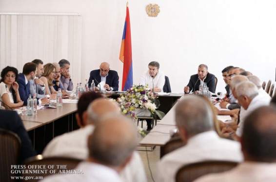 Կարեն Կարապետյանը ծանոթացել է Վեդու ջրամբարի կառուցման շինաշխատանքների ընթացքին և խորհրդակցություն անցկացրել Արարատում