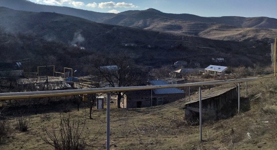 Обстрелы ВС Азербайджана привели к пожару близ армянского села Воскеван