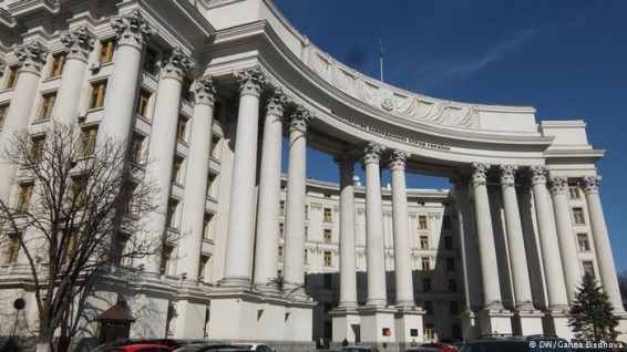 Украина выразила протест Польше из-за проекта нового польского паспорта