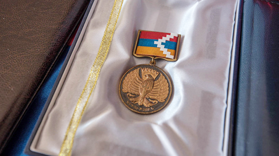 Президент Арцаха наградил погибшего военнослужащего Армана Мовсисяна медалью «За боевые заслуги»