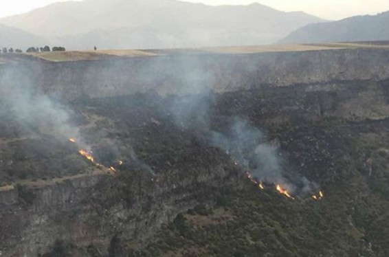 Հրդեհ Լոռու մարզում. մոտեցման ուղիների բացակայության պատճառով հրդեհաշիջում իրականացնելն առայժմ անհնար է