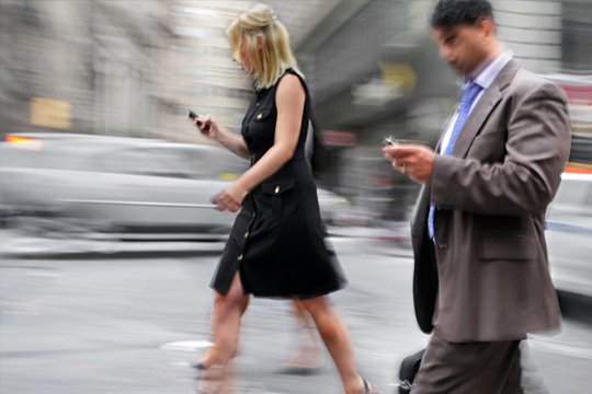 ԱՄՆ իշխանությունները ցանկանում են արգելել քայլելիս SMS գրելը