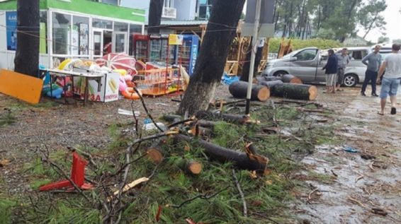 Քամին ու անձրևը մեծ վնասներ են պատճառել Ուռեկիին ու Շեքվեթելիին