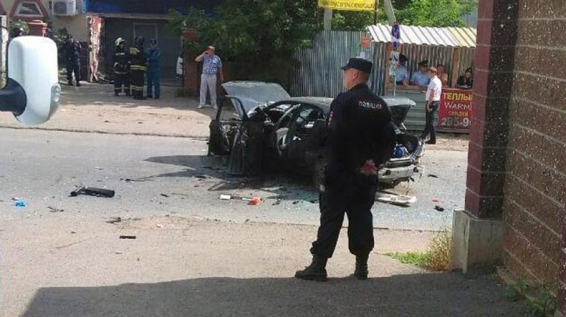 В припаркованном у торгового центра Уфы автомобиле сработало взрывное устройство