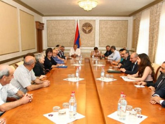 Բակո Սահակյանը իտալահայ գրող եւ գիտնական Անտոնիա Արսլանի հետ քննարկել է մի շարք ծրագրեր