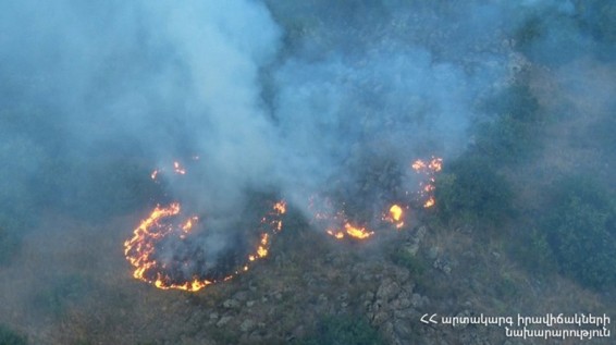 Բյուրականի մերձակայքում բռկված հրդեհի տարածքում ամբողջ գիշեր տարվել են հրդեհաշիջման աշխատանքներ