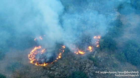 Video. Բյուրականում հրդեհաշիջմանը ներգրավվել է ուղղաթիռ