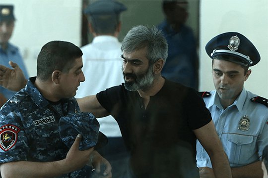 «Սասնա ծռերի» գործով դատավորը դատարանի դահլիճից հեռացրեց Արայիկ Խանդոյանին