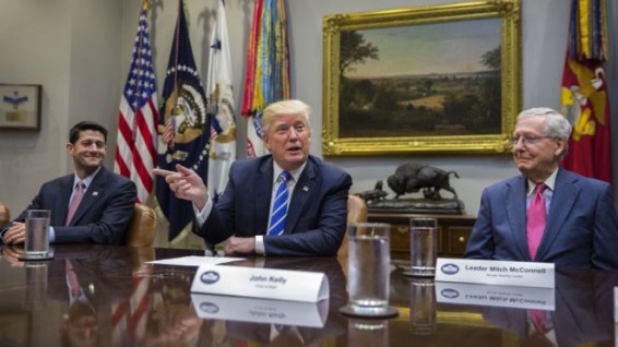 Трамп договорился с демократами поднять потолок госдолга США