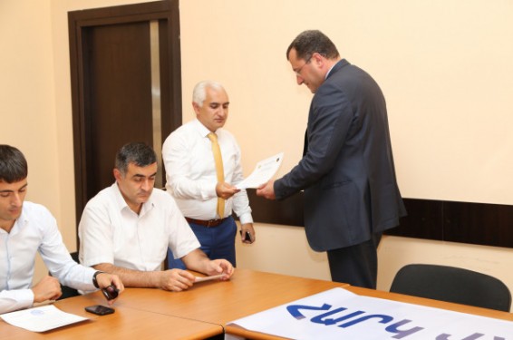 ՊԵԿ-ը «օրինապահ հարկ վճարող» կարգավիճակը հաստատող հավաստագիր է շնորհել 8 հարկ վճարողի