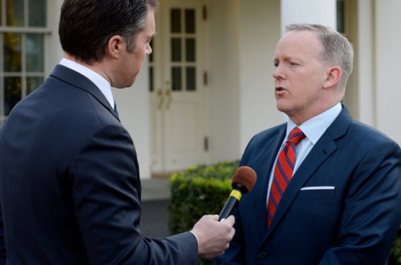 Fox News հեռուստաալիքն աշխատանքի չի վերցնելու Թրամփի նախկին մամուլի քարտուղարին