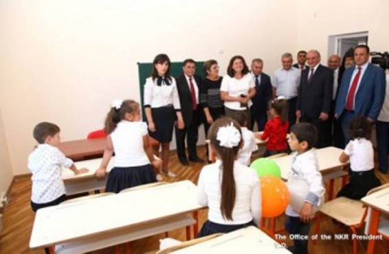 Բակո Սահակյանը Սոս գյուղում մասնակցել է նորակառույց դպրոցի բացման արարողությանը