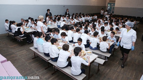 Դպրոցական սնունդ. Ոչ թե բուլկի, խաչապուրի, այլ յոգուրտ, բանան ու խնձոր