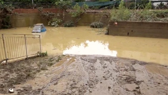 VIDEO: Итальянский город ушел под воду: семь жертв