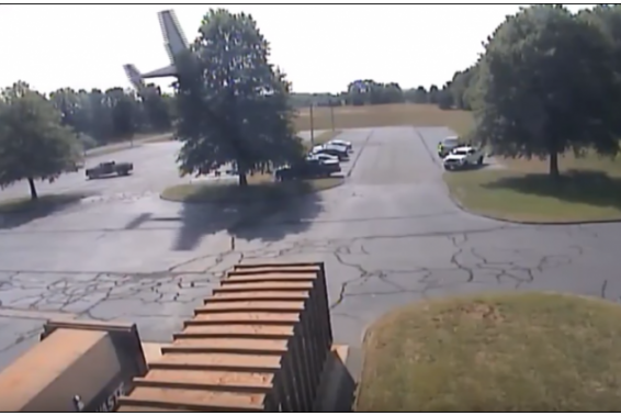 Video. ԱՄՆ-ում ինքնաթիռը բախվել է ծառին