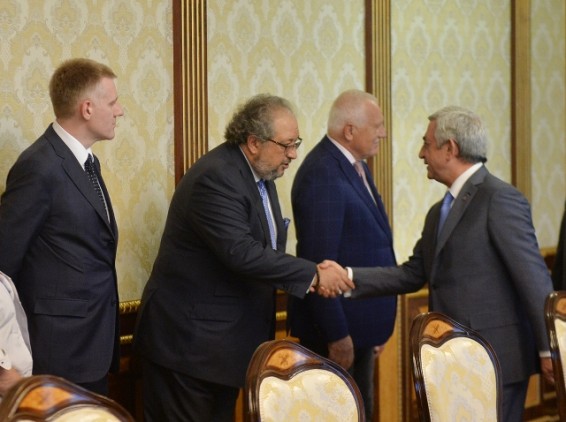 Սերժ Սարգսյանն ընդունել է Բորիս Մինցի անվան ինստիտուտի միջազգային խորհրդի անդամներին